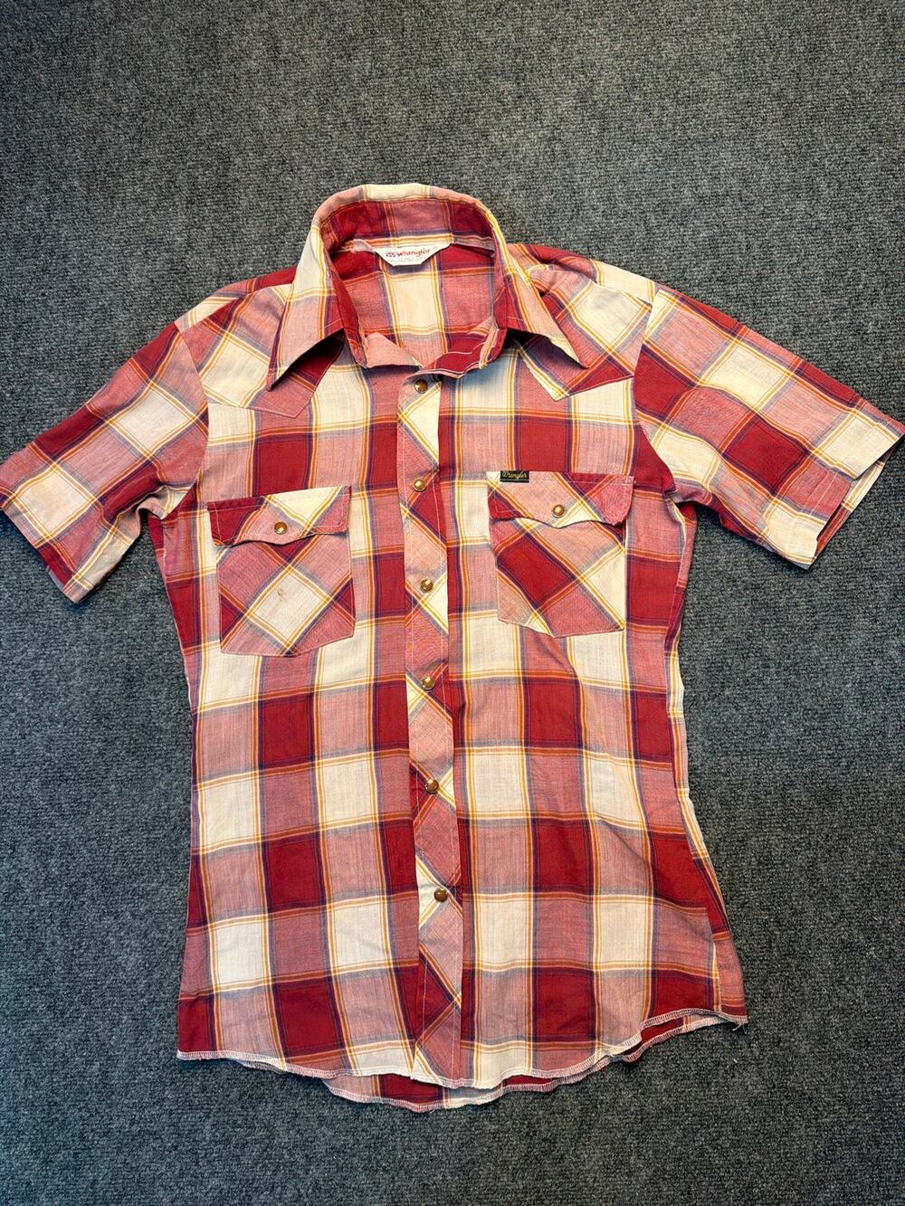 Vintage Wrangler Western/ Cowboy Shirt w/ brown pearl snaps Size Men’s Small